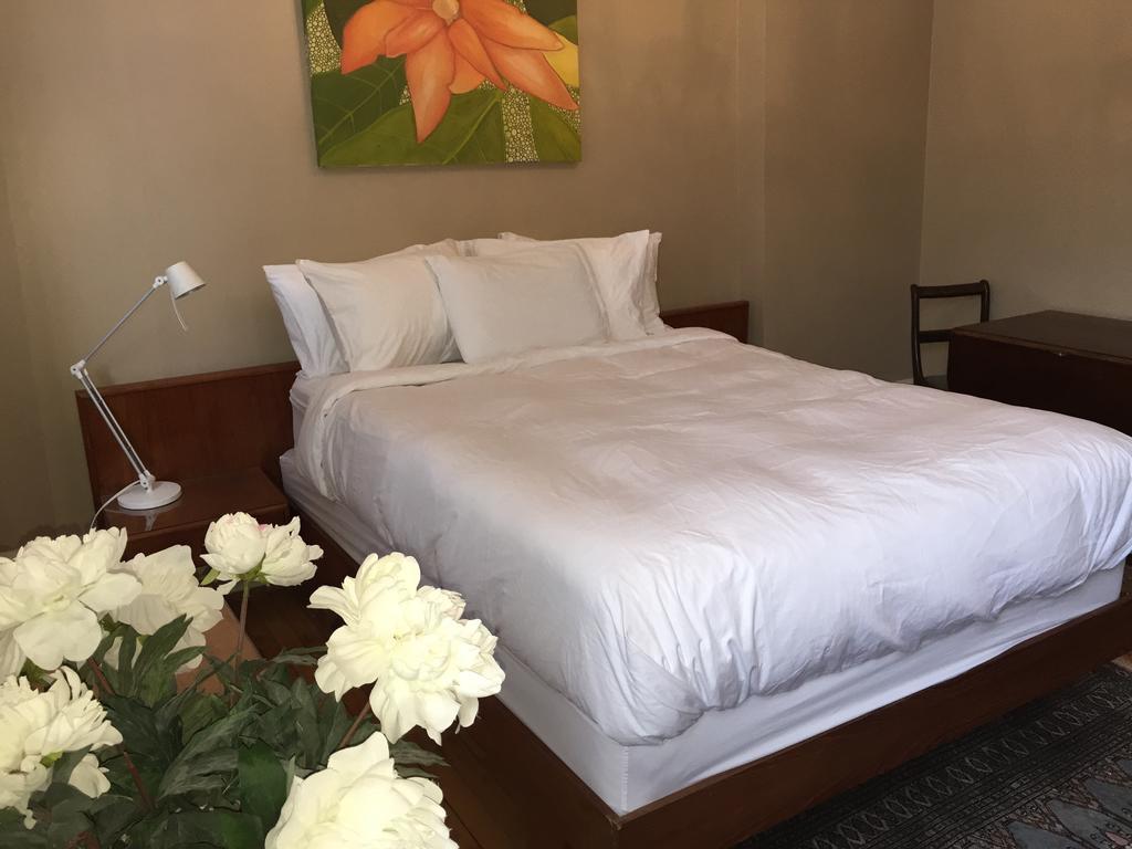 Gold Door Inn Ottawa Room photo