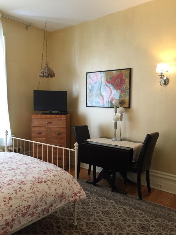 Gold Door Inn Ottawa Room photo