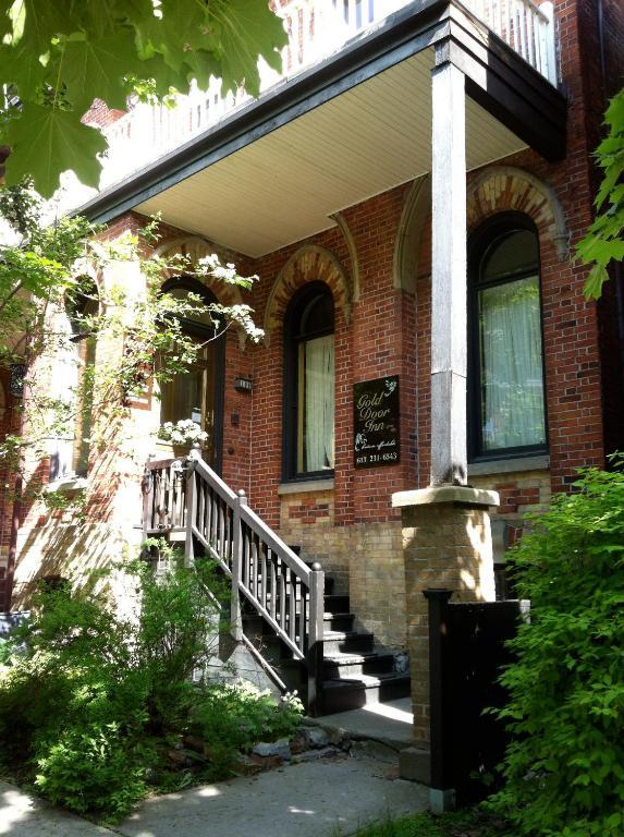 Gold Door Inn Ottawa Exterior photo